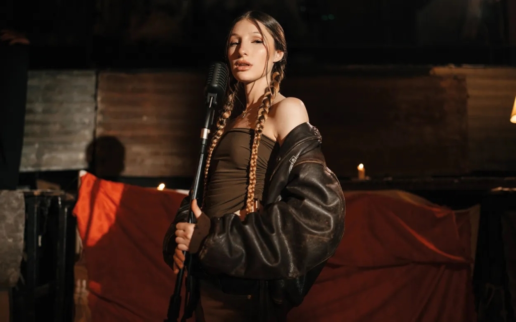 Yami Safdie2